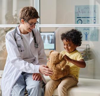 Verbindung zwischen Betroffenen und geeigneten Behandler*innen schaffen